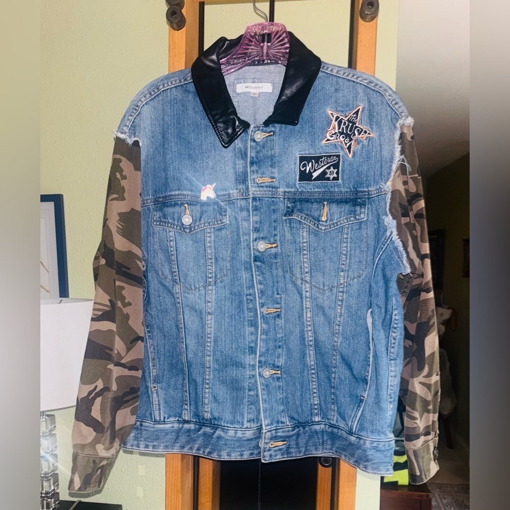 MOUSSY Camo Sleeved Jean Jacket w/ Leather Collar  & and Patches Size: Large